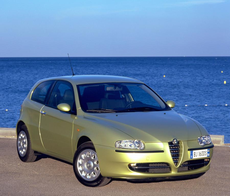  Alfa Romeo 147 3-Door (937A) 2000 года  (фото 20 из 43)
